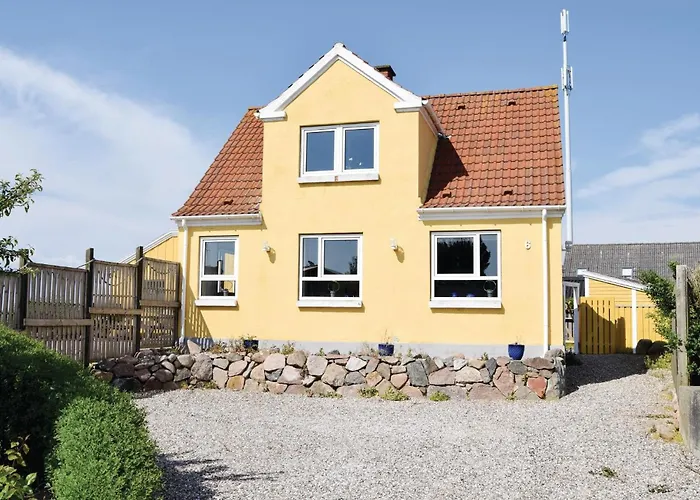 Prázdninový dům Three-bedroom In *